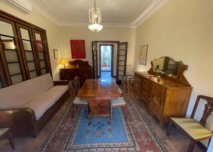 Terrace & 1930s Charm - Vatican Walk *