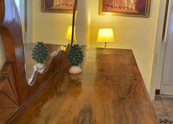 Terrace & 1930s Charm - Vatican Walk Apartamento *