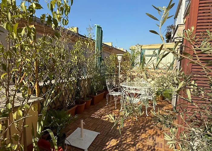 Terrace & 1930s Charm - Vatican Walk Apartamento *