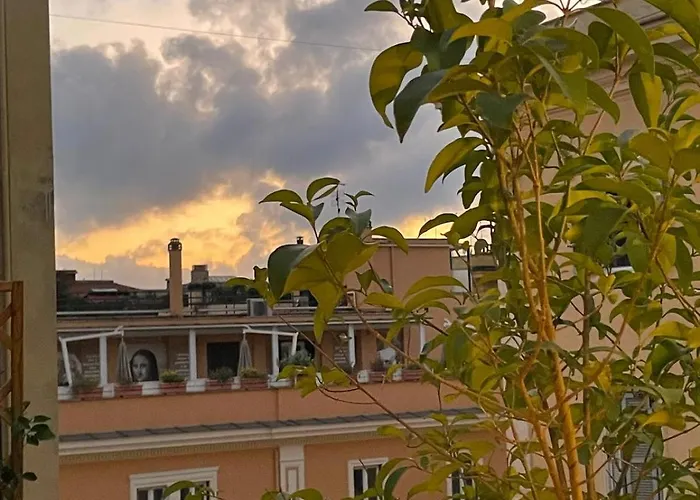 Terrace & 1930s Charm - Vatican Walk